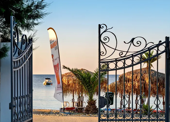 호텔 The Grove Seaside 4*