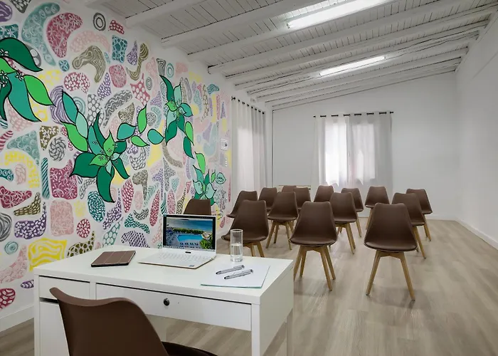 호텔 The Grove Seaside 4*