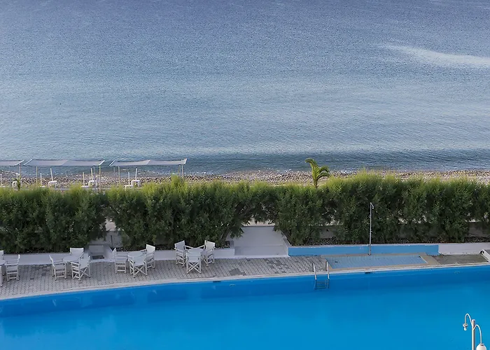 The Grove Seaside 4* 드레파논