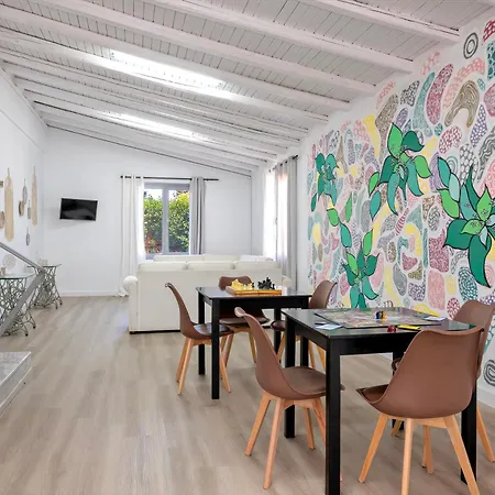 The Grove Seaside מלון