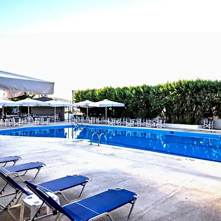 מלון The Grove Seaside 4*