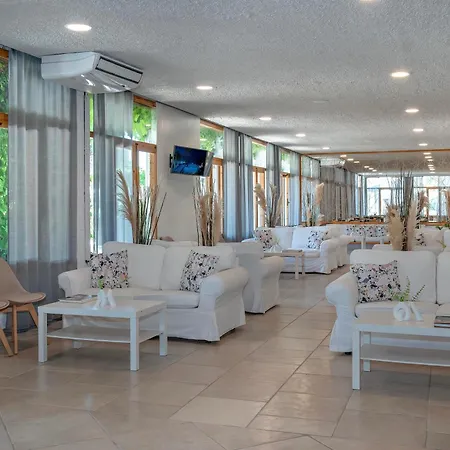 The Grove Seaside فندق ذريبانو
