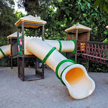 The Grove Seaside מלון