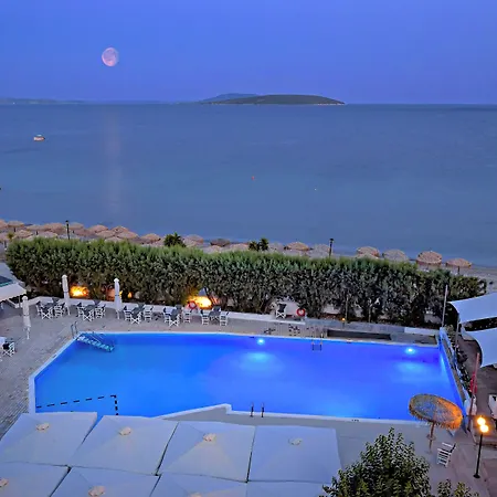 The Grove Seaside מלון 4*