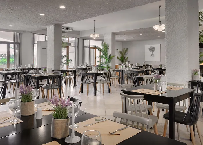 The Grove Seaside Otel 4*