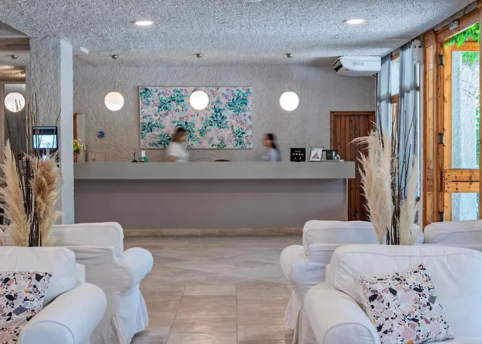 The Grove Seaside Otel