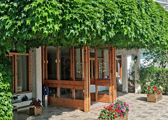 The Grove Seaside Otel 4*